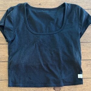 Vuori Women's Black Crop Top